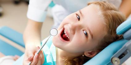 Kinderzahnbehandlung in der Zahnarztpraxis Dr. Ludwig - von Anfang an mit Spaß