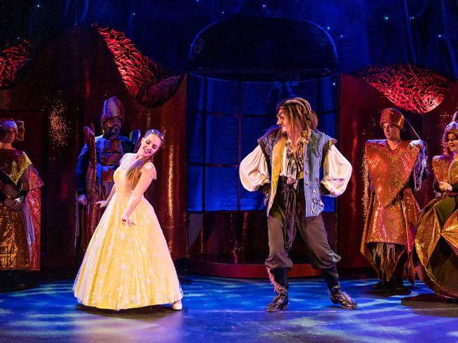 Die schöne und das Biest Theater liberi